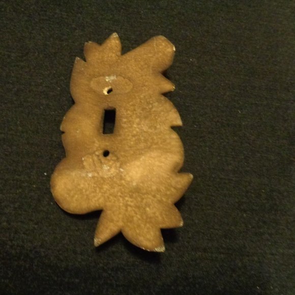 EDWARDIAN STYLED VINTAGE CARVED & HAND PAINTED LIGHT SWITCH COVERING - Picture 3 of 4